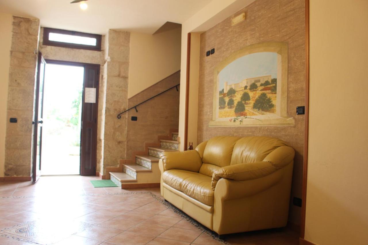 קומיסו Agriturismo Tenuta Margitello מראה חיצוני תמונה