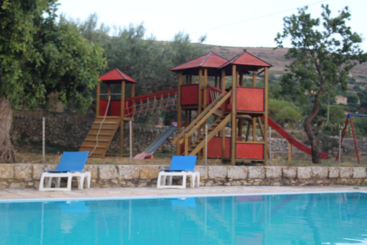 קומיסו Agriturismo Tenuta Margitello מראה חיצוני תמונה