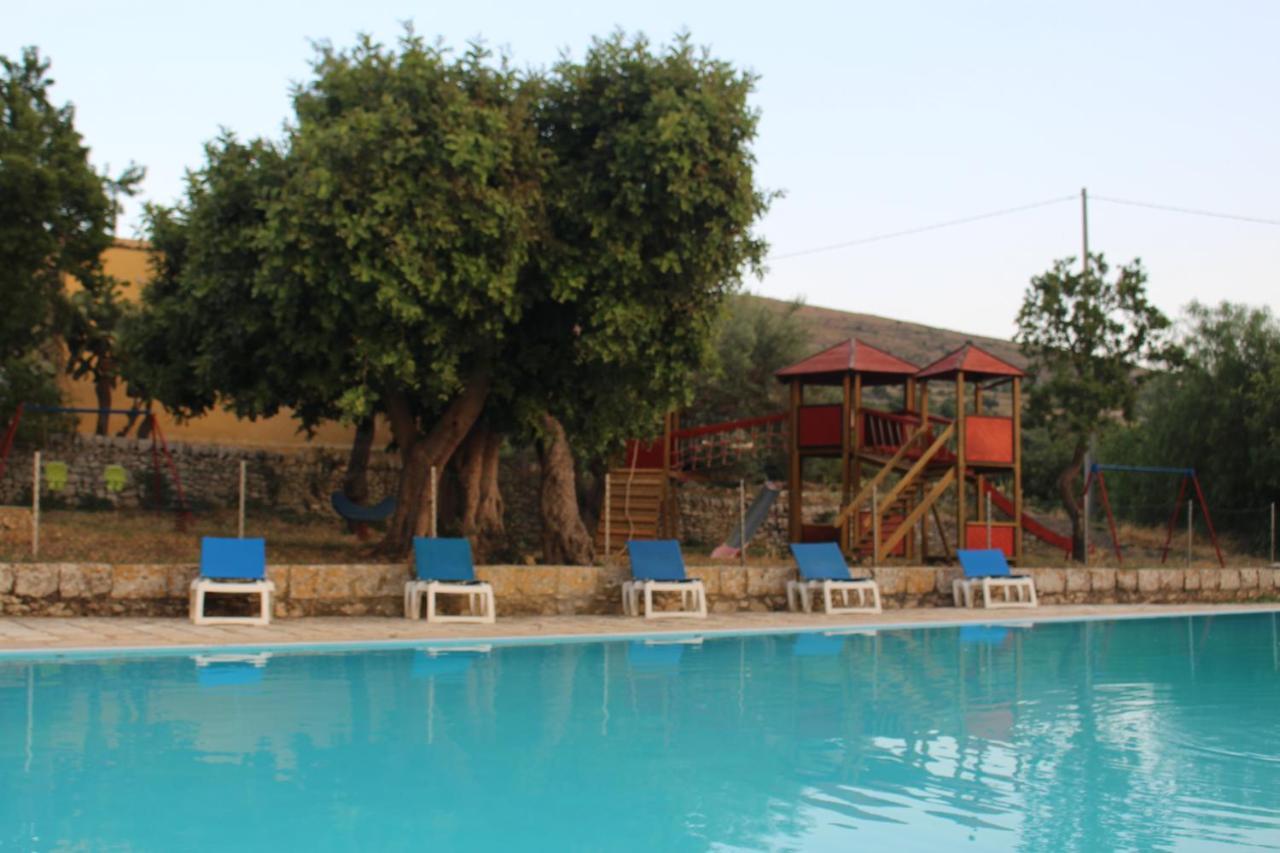 קומיסו Agriturismo Tenuta Margitello מראה חיצוני תמונה