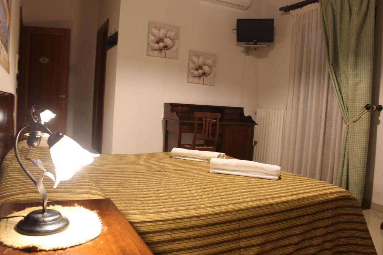 קומיסו Agriturismo Tenuta Margitello מראה חיצוני תמונה