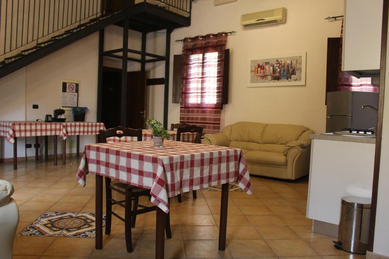 קומיסו Agriturismo Tenuta Margitello מראה חיצוני תמונה