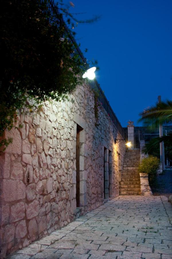 קומיסו Agriturismo Tenuta Margitello מראה חיצוני תמונה