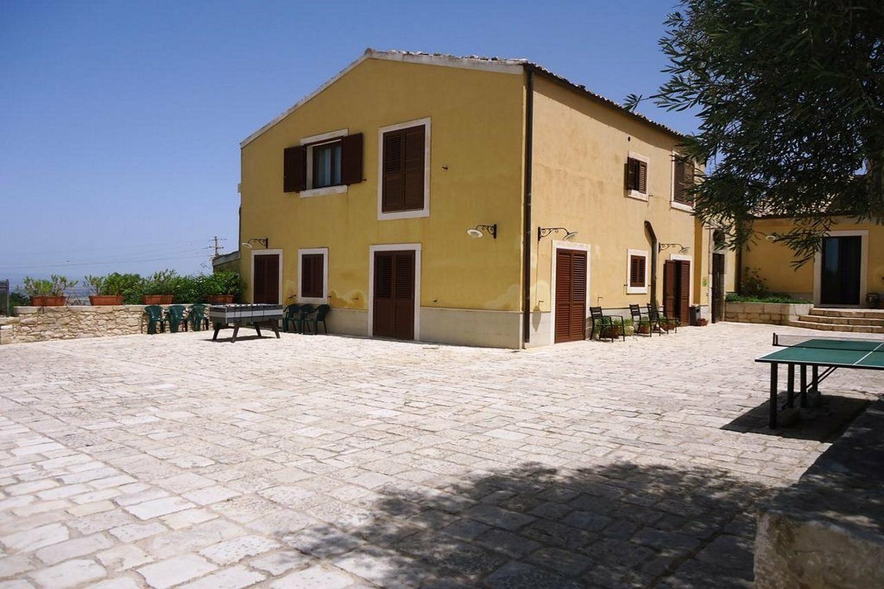 קומיסו Agriturismo Tenuta Margitello מראה חיצוני תמונה