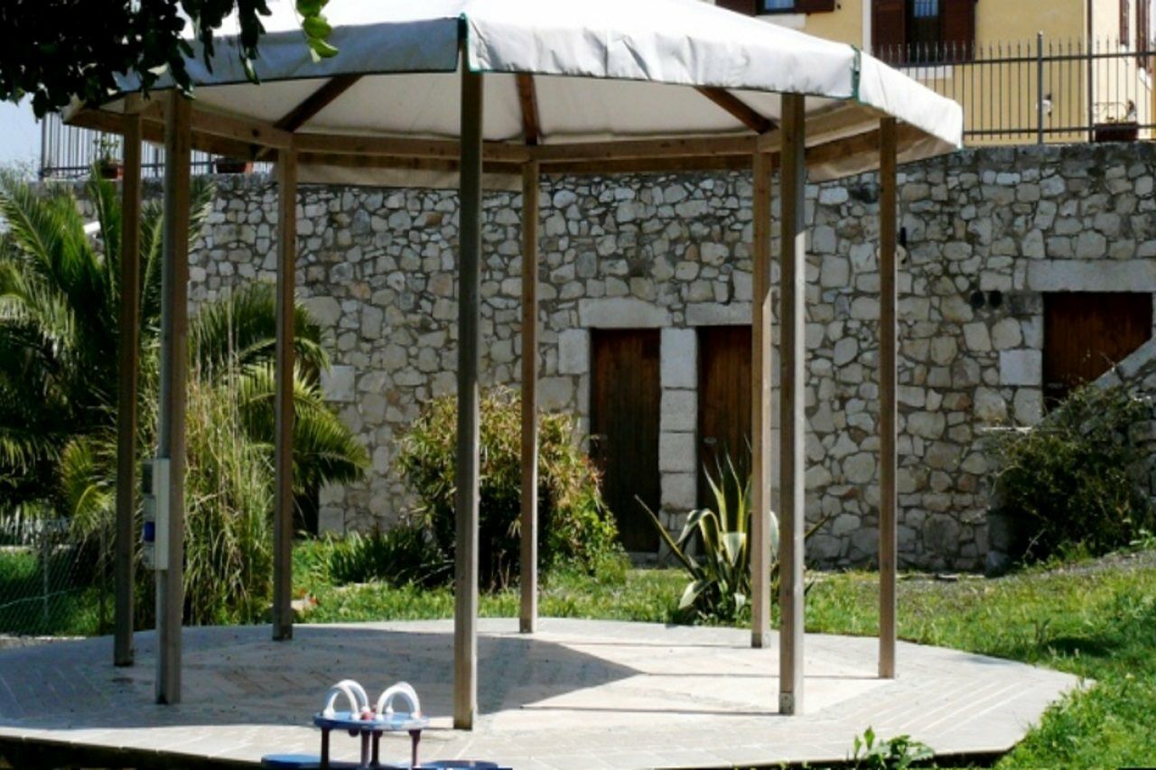 קומיסו Agriturismo Tenuta Margitello מראה חיצוני תמונה