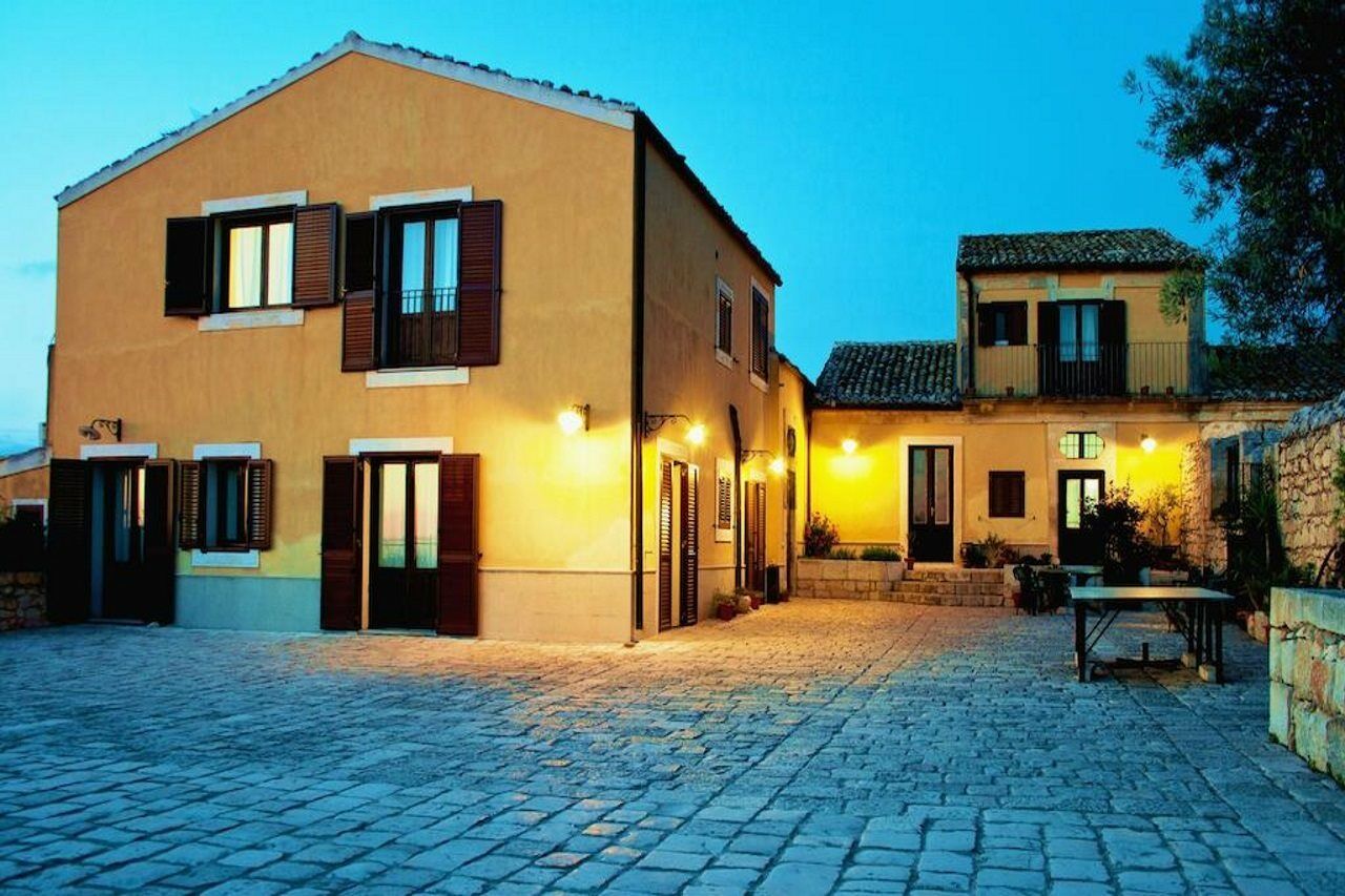 קומיסו Agriturismo Tenuta Margitello מראה חיצוני תמונה